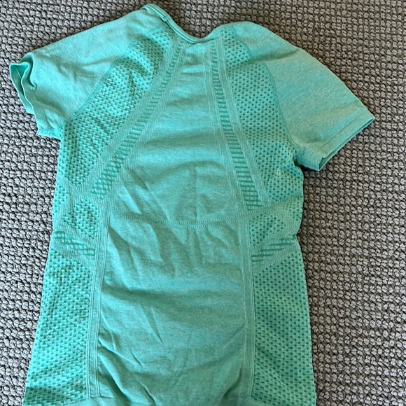 Athleta Top! - Picture 2 of 5